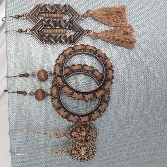 Set of 3 Ethnic Earrings. - Picture 6 of 6